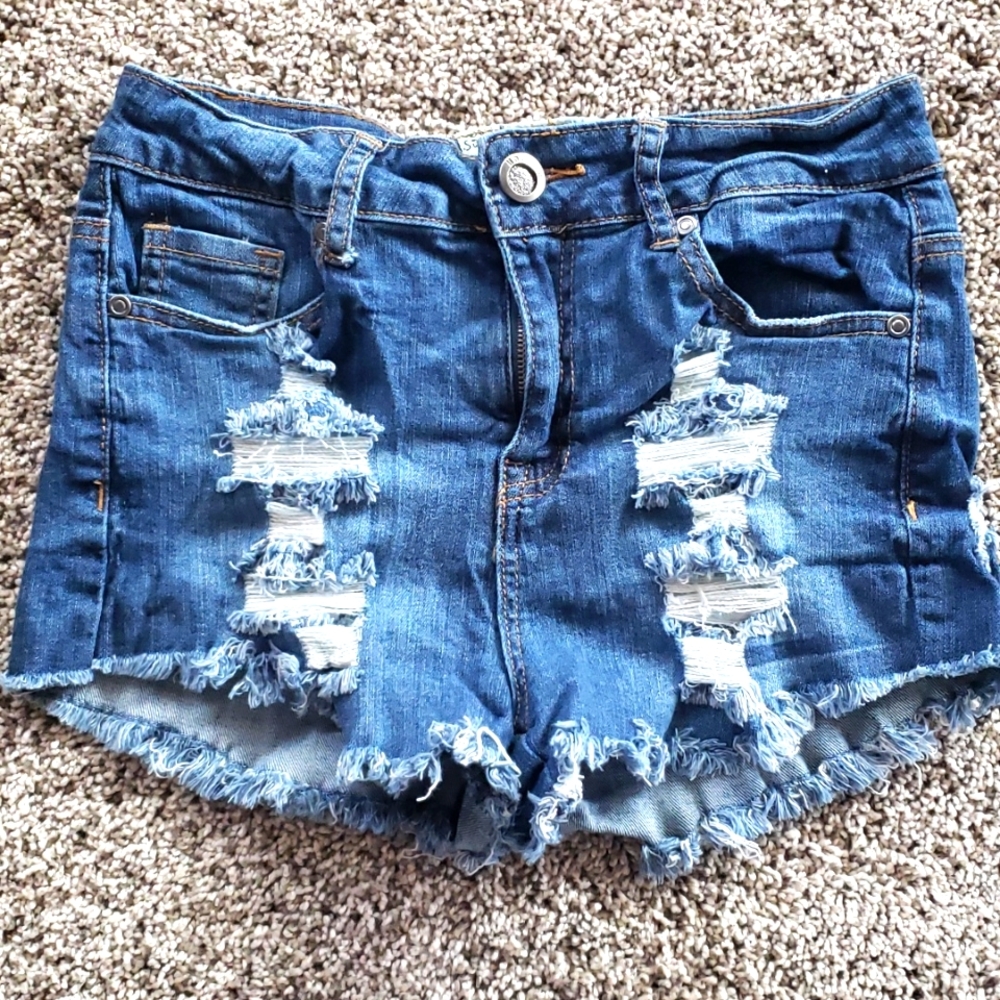 Hot Kiss Jean shorts in size 5